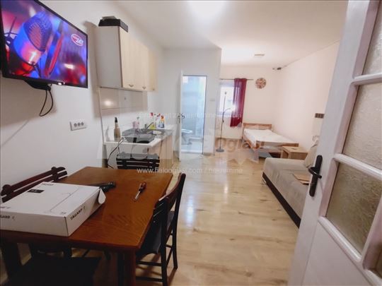 Izdajem garsonjeru 25m2, za učenika, studenta,
