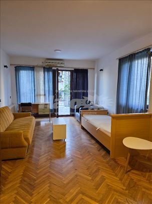 Izdajem garsonjeru 40m2,Danila Bojovića 13