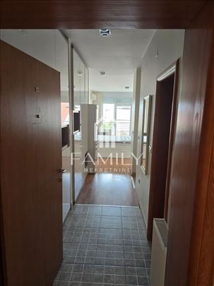 Jednosoban stan, 36 m², Centar, Novi Sad, 4/5 spra