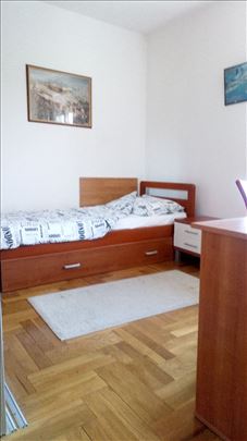 Krevet sa dusekom puno drvo 
