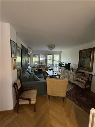Lux stan kod Arene, renoviran, okružen zelenilom