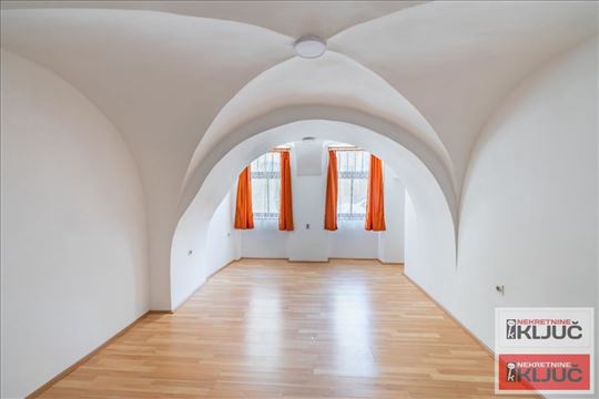 Petrovaradin-gradiĆ, 29m2, Jednosoban, Retko u pon