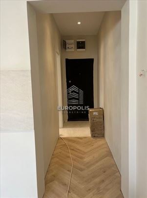 Prodaje se 2.0 renoviran stan na odličnoj lokaciji