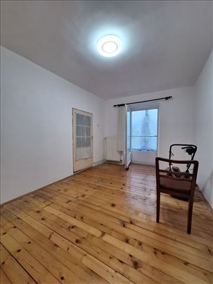 Stan sa garažom na Keju-80m²+dvorište
