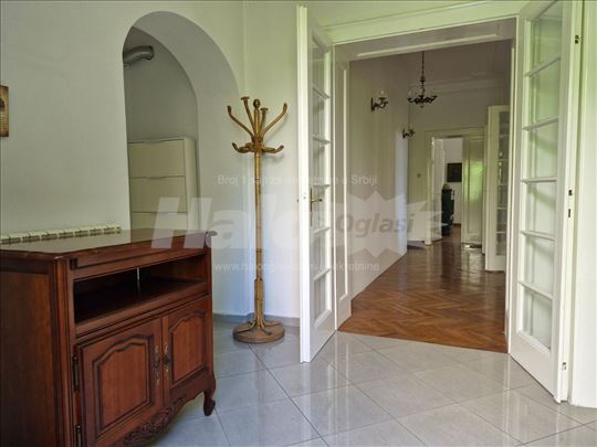Apartment in a villa with a garden