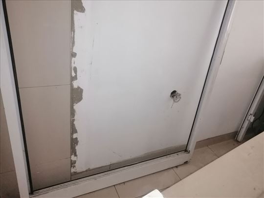 Aluminijumski portal sa vratima