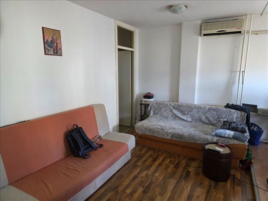 Blok 64 kod IMMO centra, miran, za sredjivanje