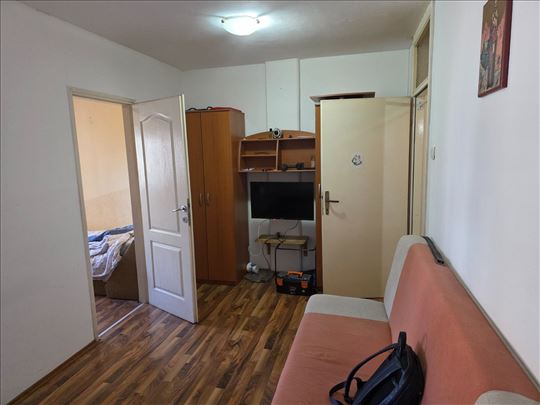 Blok 64 kod IMMO centra, miran, za sredjivanje