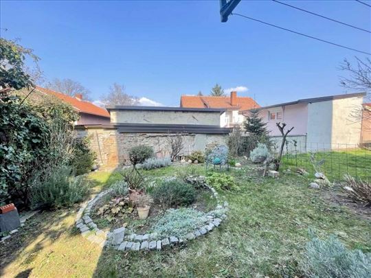 Duplex za renoviranje u porodičnoj kući ID#1055