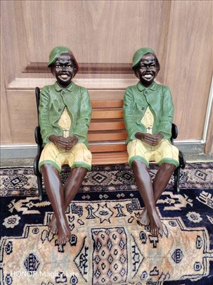 Dve dekor figure sa gusanom klupicom
