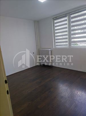 Izdaje se dvoiposoban stan u centru, 52m2, na treć