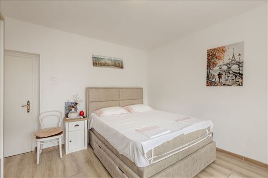 Izdajem sobu u Herceg Novom 
