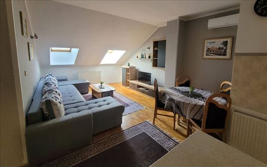 Lep 2.5 stan, 65m2, Bulevar kralja Petra