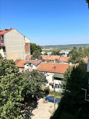 Stan na Karaburmi sa pogledom