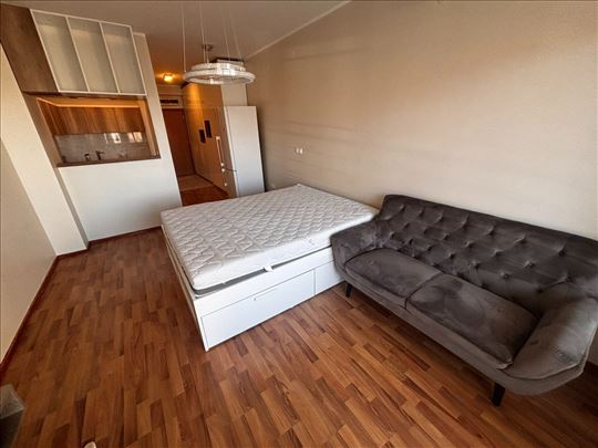 Stan u samom Centru Novog Sada ! Laze Kostića !