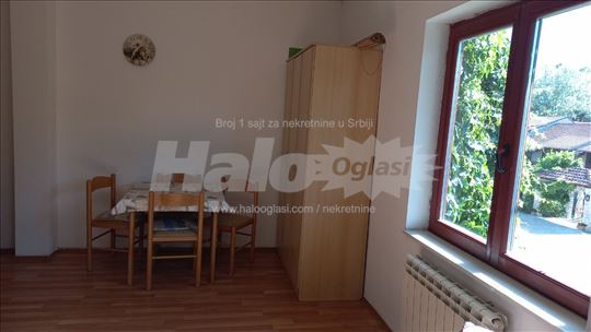 Izdajem garsonjeru na miljakovcu 1