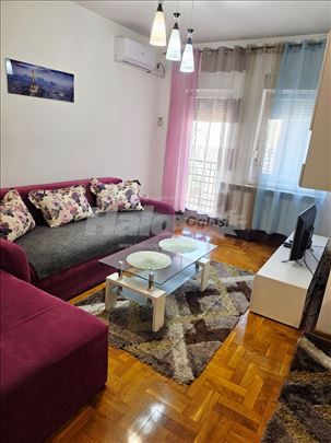 Izdajem Lux 1.0 stan 35m2 Vukov Spomenik VI/VII