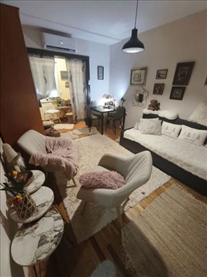 Komforna garsonjera u novijoj zgradi na Kotežu 1