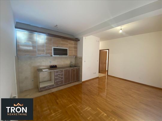 Nenamešten jednosoban stan kod opštine 42m2