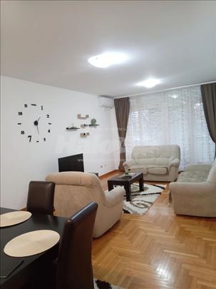 Retko u ponudi! Prelep svetao stan - Arena blok 22