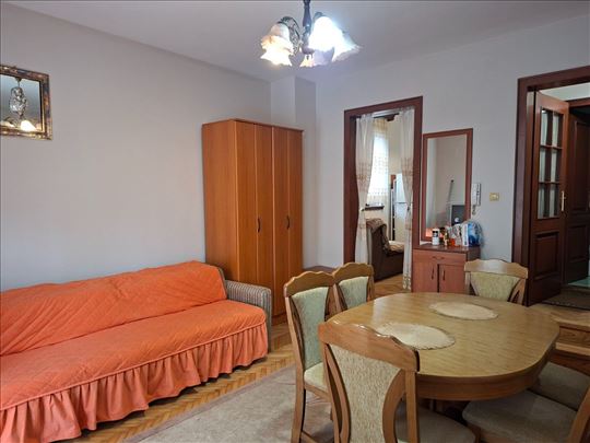 Stan na 200m od kružnog toka 39m2