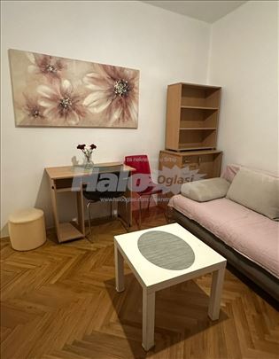 Centar grada – namešten stan – 450 € (svi troškovi