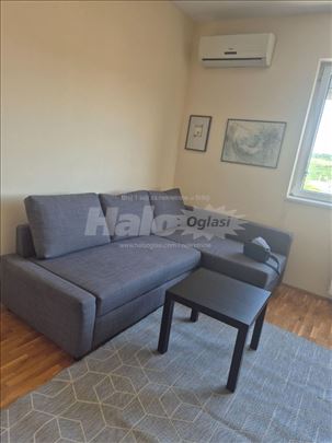 Izdajem svetao jednosobni stan 30m2 na Zvezdari
