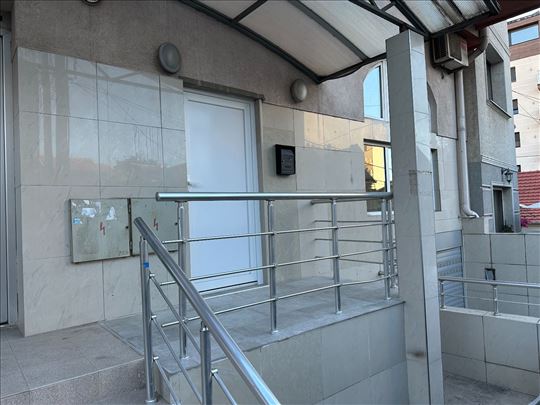 Poslovno-stambeni prostor 24m2 + garaža –Aviv park