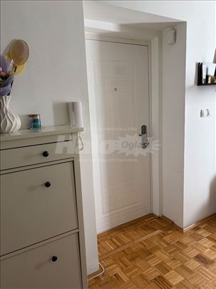 Stan u Dečanskoj, trg Nikole Pašića
