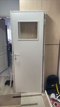 Unutrašnja vrata sa staklenim prozorom 