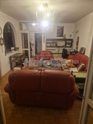 3.5 stan marka celebonovica prodajem uknjizen
