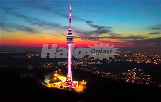 Avala Šuplja stena lux vila u šumi sa bazenom