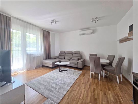 Četvorosoban, 80 m2, novogradnja, namešten