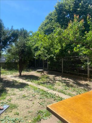 Dobanovci , kuća 100 m2 , sa dvoristem