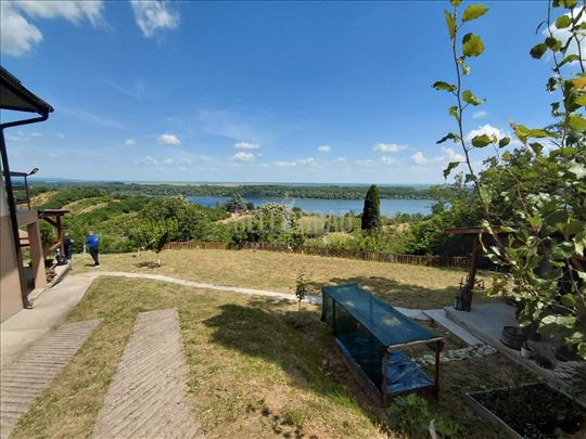 Kuća u Brestoviku sa panoramskim pogledom na Dunav