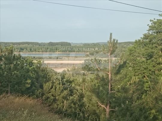 Plac u Belegišu sa pogledom na Dunav