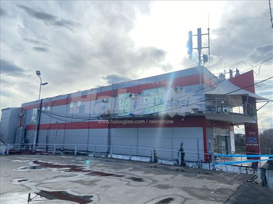 Salon Automobila -Premium Poslovna zgrada 1.400 m2