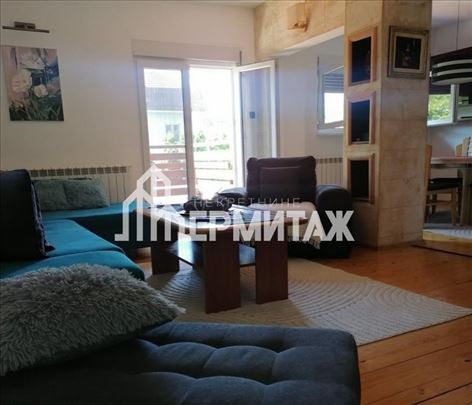 Prelep stan 65m2 u Zemunu - pet friendly, parking