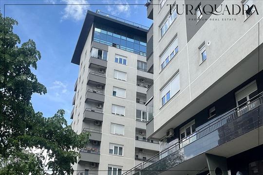 Stan u prestižnom kompleksu u centru Novog Sada