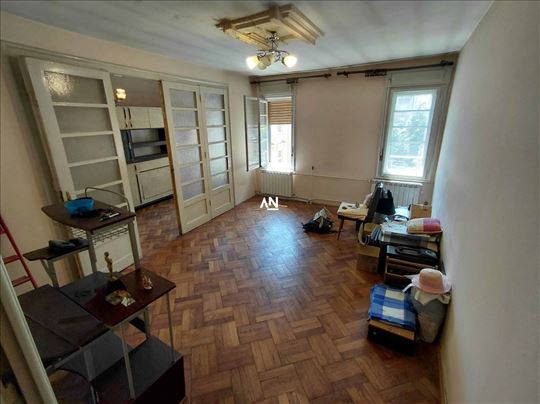 Stari Grad, Simina, 3,0 salonski stan, dva ulaza,