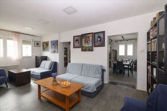 Komforan 2.0 stan na Karaburmi, kod TC BIG, 62m2
