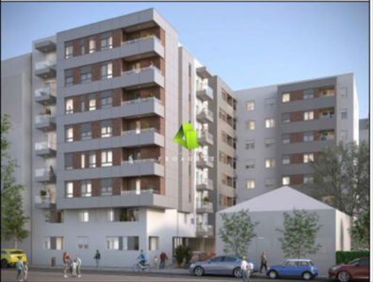 Kvalitetan nov trosoban stan sa PDV-om u centru ID