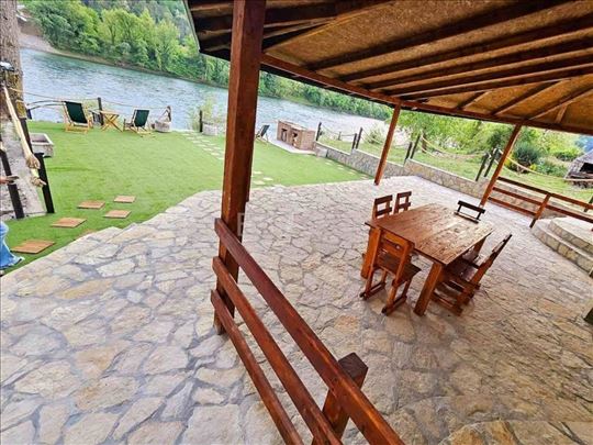 Ljubovija, apartman na Drini
