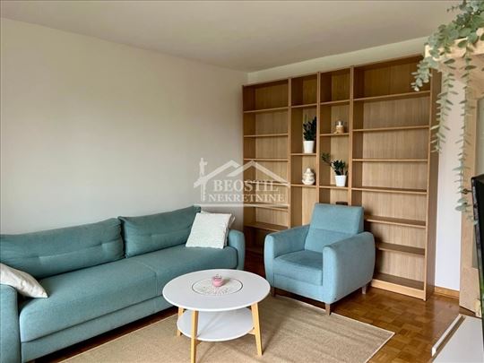 Lux 2.5 stan - Blok 63 ID#25215