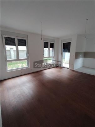 Lux apartman sa baštom,parking mesto,77 m²
