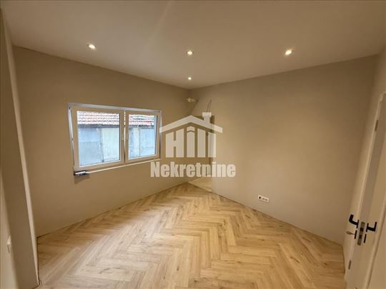 Zemun Ugrinovačka 2.0 uknjižen renoviran stan ID#1