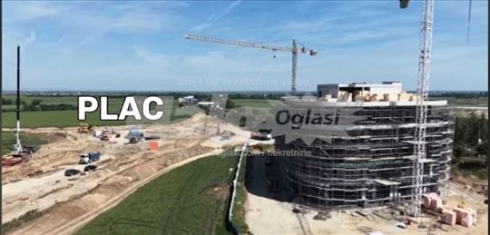 Ekskluzivan plac u neposrednoj blizina Aerodroma