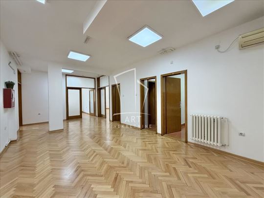 Izuzetan prostor u centralnoj gradskoj zoni ID#153