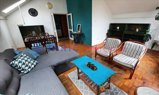 Šarmantno i svetlo potkrovlje 62m² • Dvosoban •