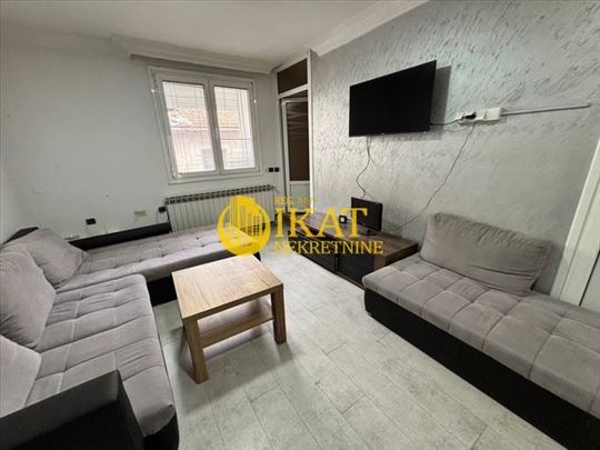 Zemun centar, kuća 220m2, idealno za poslovni pros